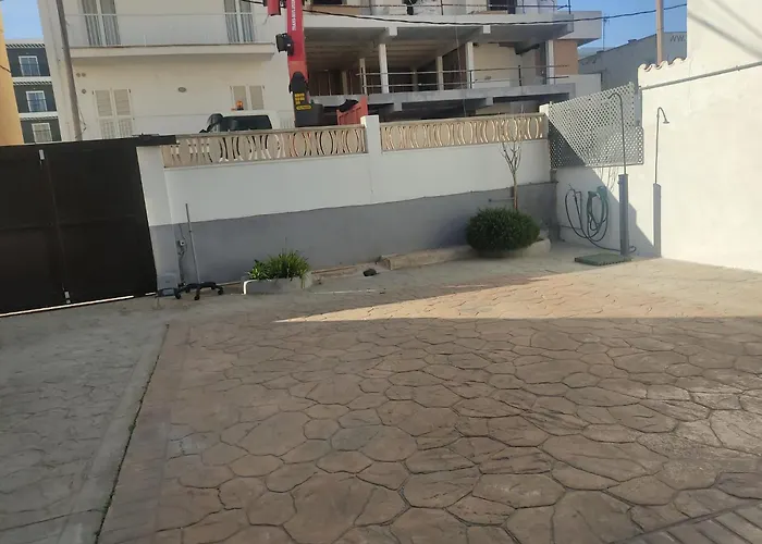 Ana House