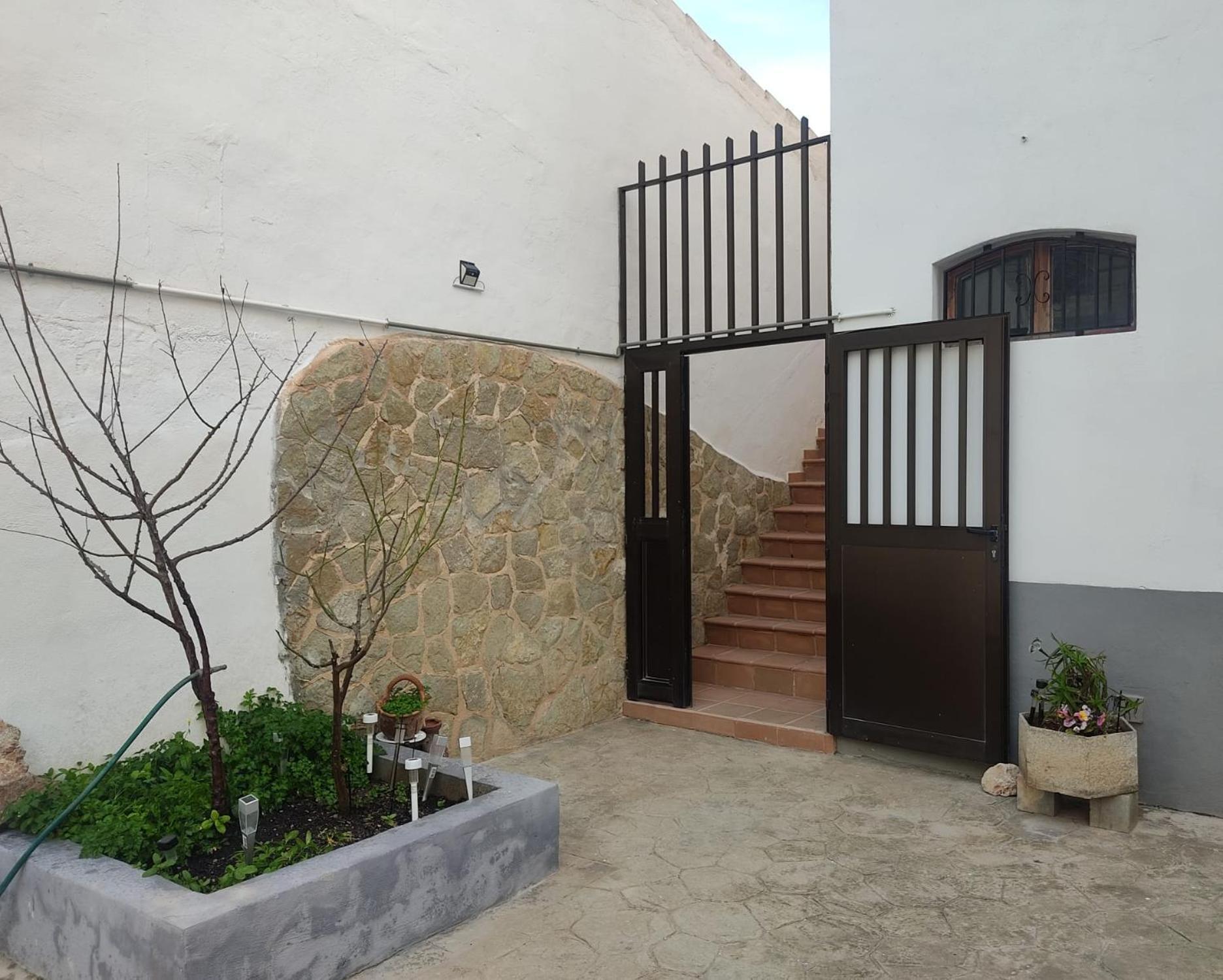 Ana House